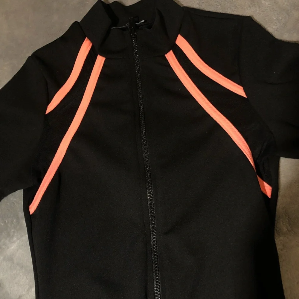 One piece - Picture 3 of 4